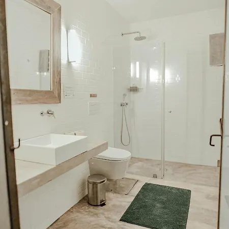 Surfers Peniche Hotel